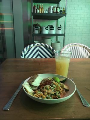 Glow bowl with tofu and farmer’s stand lemonade (lemonade with orange and grapefruit) at Flower Child in Washington