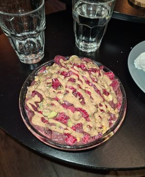 Acai Tropical smoothie (with almon butter, musli and berries as toppings) at Bæra Moa Nord in Aalesund