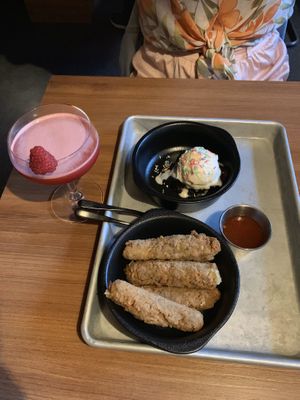 Cocktails and food🌱 at Dirty Vegan in Stockholm