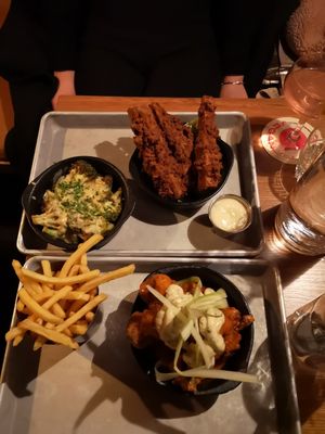 We had Buffalo Wings, Chick 'N' Strips, Broccoli Fondue and some Fries at Dirty Vegan in Stockholm