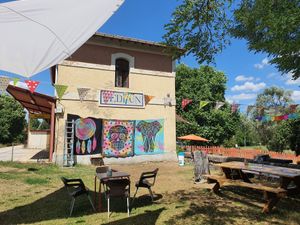 Hay 3 perros de la casa pululando por el jardín at La Xana del Torio in Pedrun De Torio