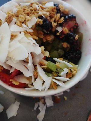 $1.50 Fruit Bowl Side: Super Delicious, the fruit was cut into really nice pieces at Juicery Plus - E Main St in El Paso