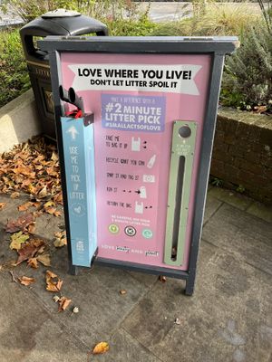 Cute litter sign   at Ginger Bees Cafe in Kingston Upon Thames