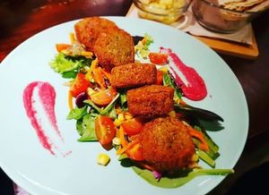 Falafel con hummus de remolacha 💕❤️ at Garden in Ferrol