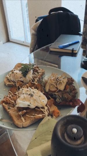 Pochiertes Ei auf Bacon-Toast  at Mühlencafe in Paderborn