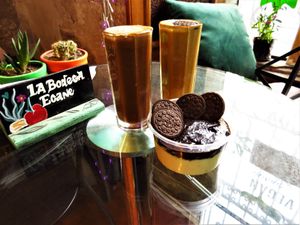 Coffee and cheesecake  at Herbívoro in Arequipa