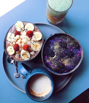Chocolate bowl and galaxy bowl with the Carmel matcha latte and vanilla latte at Matcha Bar in Copenhagen