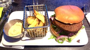 Green burger and fries and aoili at Peppes Pizza in Geilo