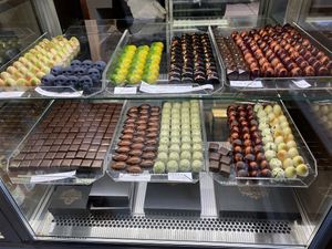 Praliner i alla olika smaker at Green Praline in Farsta