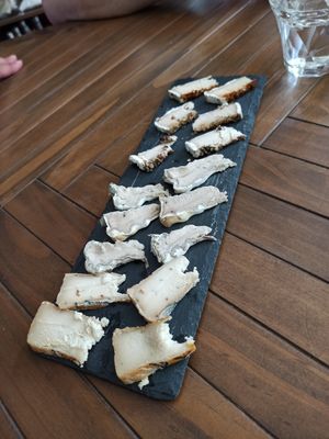 Planche de fromages at Molybagert Végétale Normandie  in Trouville-sur-mer
