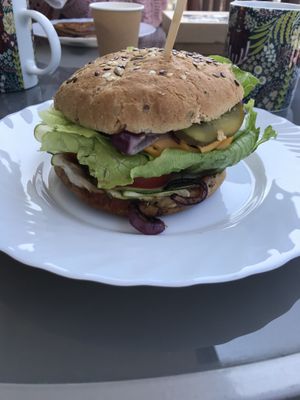 Vegan burger  at Molybagert Végétale Normandie  in Trouville-sur-mer