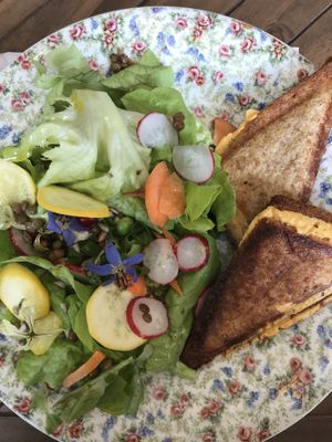 Croque fromage délicieux at Molybagert Végétale Normandie  in Trouville-sur-mer