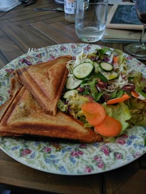 Croque frawmage et charcuterie végétale at Molybagert Végétale Normandie  in Trouville-sur-mer