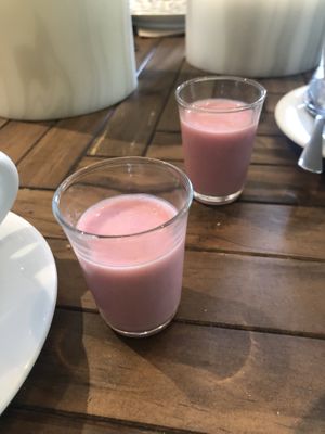 Rose lassi at Molybagert Végétale Normandie  in Trouville-sur-mer