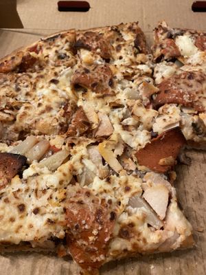 The lot (minus onion and capsicum) at Vista Pizzeria in Modbury North