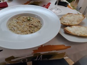 Mellow quinoa en cheesy knoflook brood #Veganuary at Palette in Torremolinos