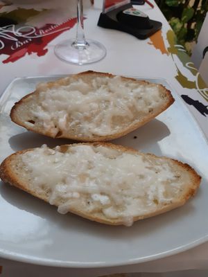 Cheesy knoflook brood #Veganuary at Palette in Torremolinos