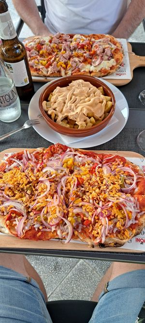 Pinsa y Papas bravas at Palette in Torremolinos