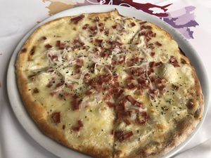 Vegan carbonara pizza 😋 at Palette in Torremolinos