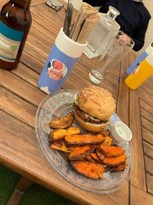 Delicious Italian burger and potatoes  at Why Not Us Coffee in Marseille