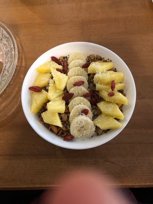 Granola breakfast at Why Not Us Coffee in Marseille