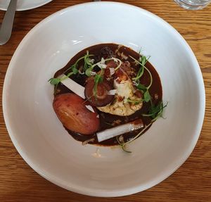 Gerösteter Blumenkohl und gebackene Kartoffeln at FREA in Berlin