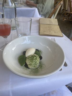 white chocolate dessert  at FREA in Berlin