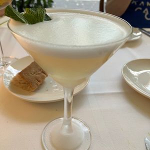 Golden Delight: mint spirit, apricot liqueur, elderflower syrup, verjus, foam at FREA in Berlin