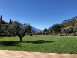 large garden, view on the lake at Da La Babi in Arco