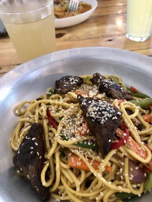 Macarrão oriental com vegetais e tempê  at Urbã Cozinha Vegana in Sao Paulo