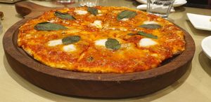 Margherita Pizza at Earth Cafe @ Waterfield in Mumbai