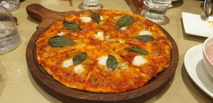 Margherita Pizza at Earth Cafe @ Waterfield in Mumbai