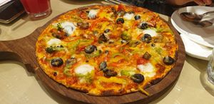 Veggielicious Pizza at Earth Cafe @ Waterfield in Mumbai