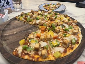 Tofu pizza  at Earth Cafe @ Waterfield in Mumbai