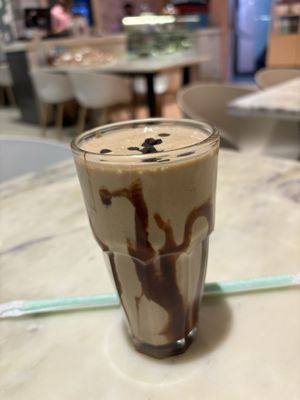 Indulge  at Earth Cafe @ Waterfield in Mumbai