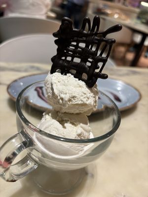 Vanilla ice cream   at Earth Cafe @ Waterfield in Mumbai