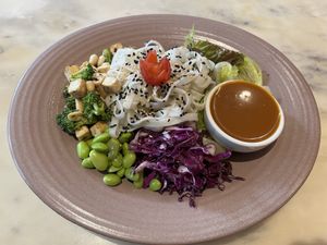 Pad thai  at Earth Cafe @ Waterfield in Mumbai