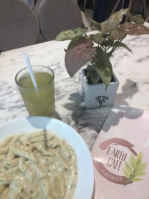 Alfredo, pineapple basil lemonade 😻 at Earth Cafe @ Waterfield in Mumbai