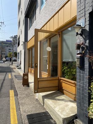 Storefront   at Hanmin's 한민이의 in Busan