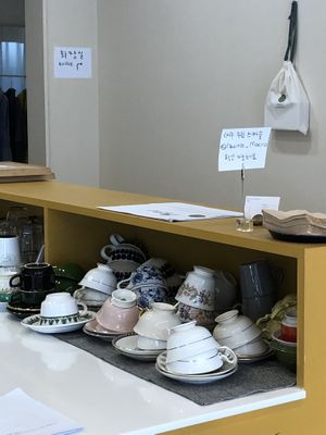 Cute teacups at Hanmin's 한민이의 in Busan