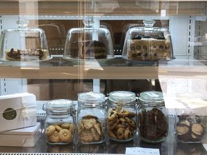 Cookies and cakes at Hanmin's 한민이의 in Busan