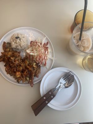 버섯 양념 지킨 and milktea  at Hanmin's 한민이의 in Busan