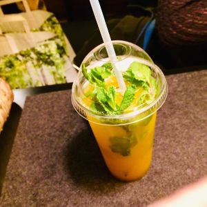 Mango-peppermint juice to go at Hans im Glück  in Hagen