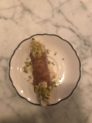 Cannoli vanille et pistache 💯👍🏻 at Radis in Montreal