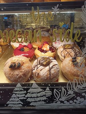 Bottom left of the window. One vegan donuts per flavour only at COCO Donuts in Brussels