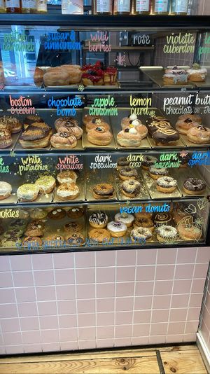 Bottom right is vegan   at COCO Donuts in Brussels