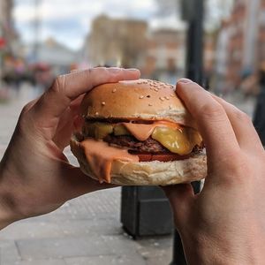 Cheeseburger at Oasi Burger in East London