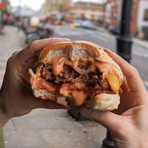 Cheeseburger at Oasi Burger in East London