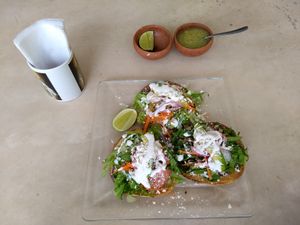 Tostadas - Fresh vegetables (carrot, salad, black bean ...) with fried tortilla at Punto de Reunion in Merida