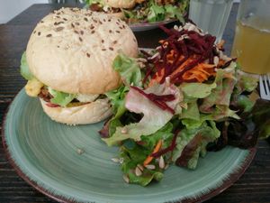 Cheeseburger at Littelhaso in Freiburg